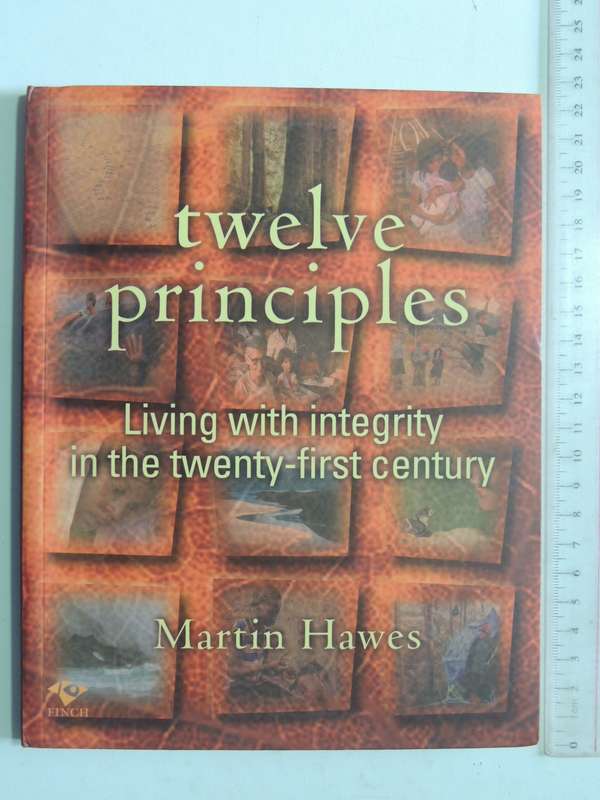 Twelve Principles: Living With Integrity In The Twenty-First Century- Martin Hawes