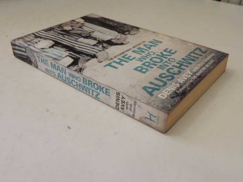 The Man Who Broke Into Auschwitz - Denis Avery & Rob Broomby