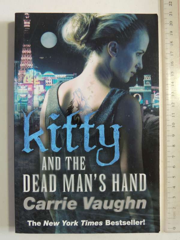 Kitty And The Dead Man's Hand  - Carrie Vaughn