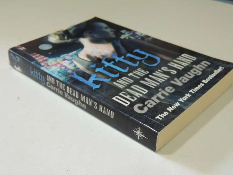 Kitty And The Dead Man's Hand  - Carrie Vaughn