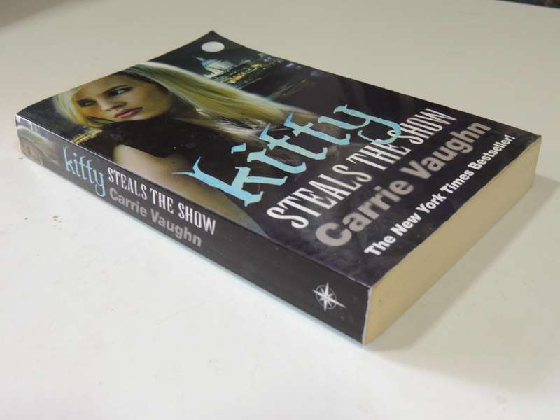 Kitty Steals The Show- Carrie Vaughn