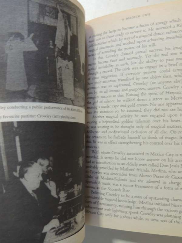 A Magik Life: A Biography Of Aleister Crowley - Martin Booth