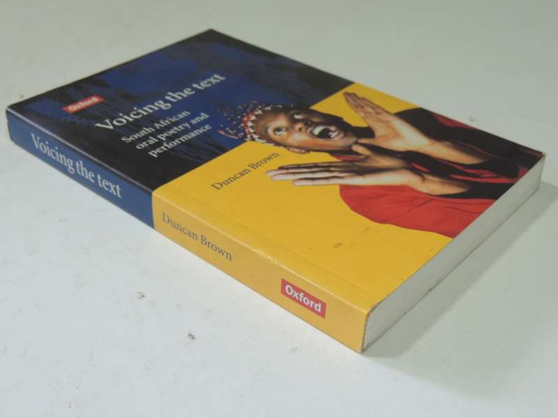 Voicing The Text: South African Oral Poetry And Performance - Duncan Brown