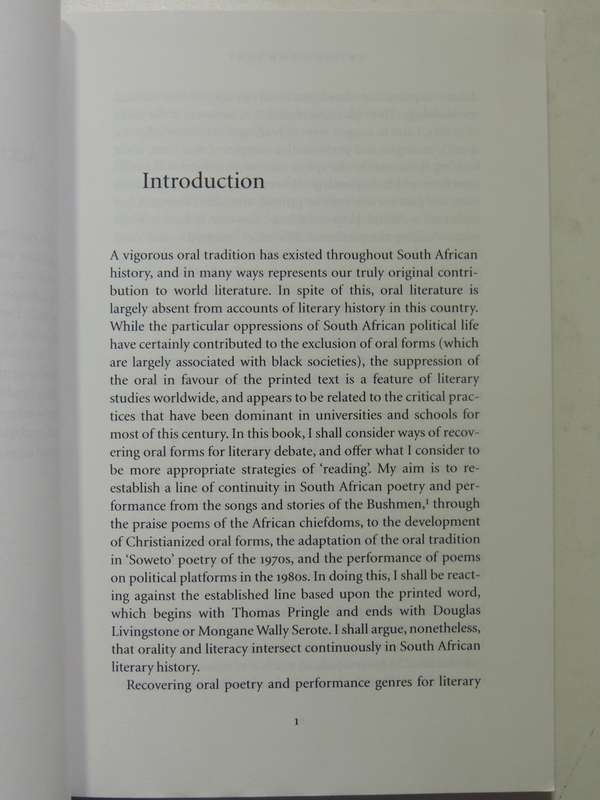 Voicing The Text: South African Oral Poetry And Performance - Duncan Brown