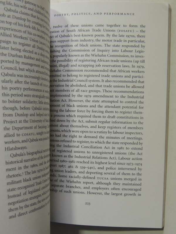 Voicing The Text: South African Oral Poetry And Performance - Duncan Brown