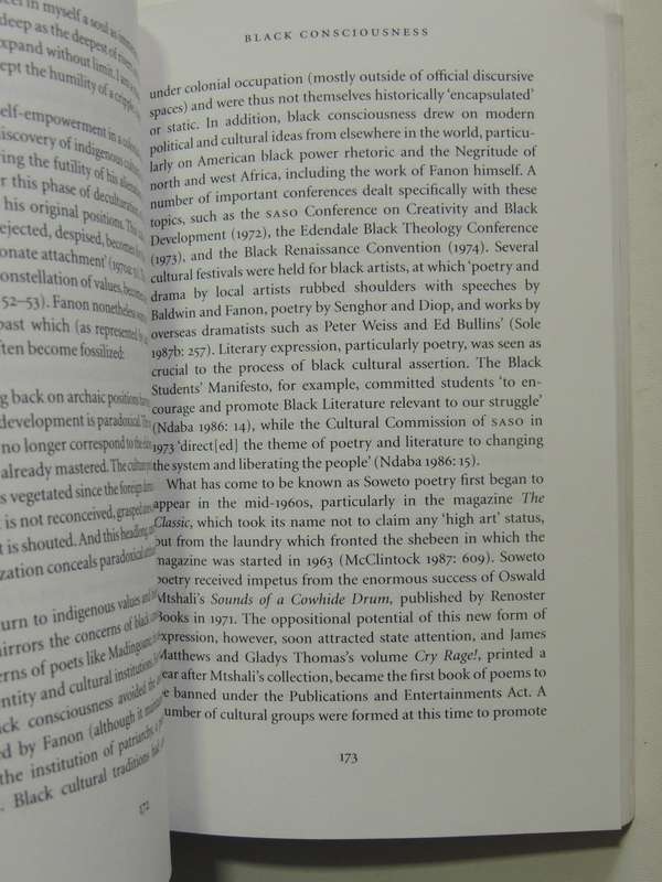 Voicing The Text: South African Oral Poetry And Performance - Duncan Brown