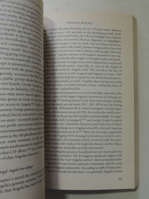 Magnificent And Beggar Land: Angola Since The Civil War - Ricardo Soares De Oliveira