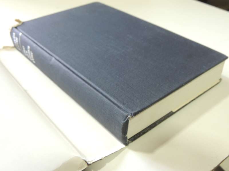 The Six Years War - A Concise History Of Australia In The 1939-45 War  Gavin Long