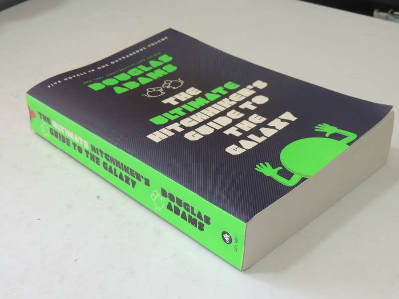 The Ultimate Hitchhiker's Guide to the Galaxy - Douglas Adams