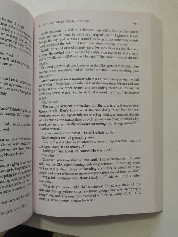 The Ultimate Hitchhiker's Guide to the Galaxy - Douglas Adams