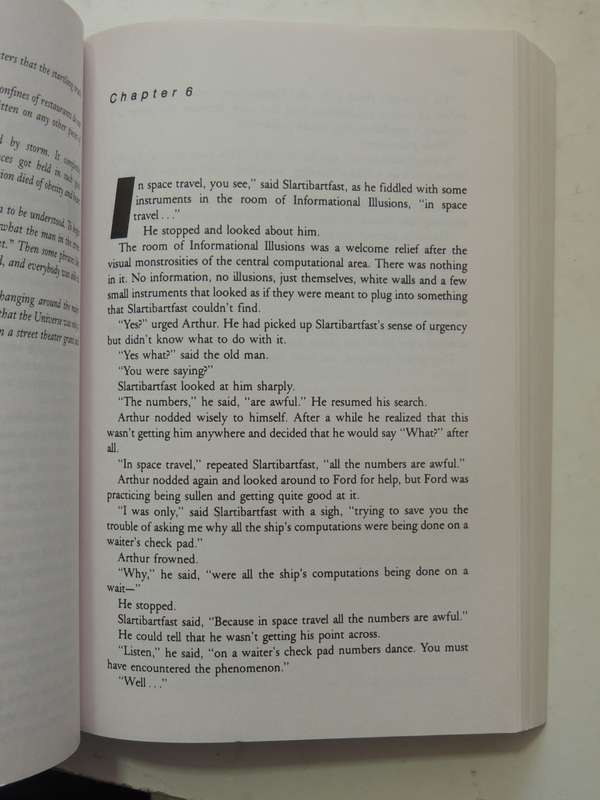The Ultimate Hitchhiker's Guide to the Galaxy - Douglas Adams