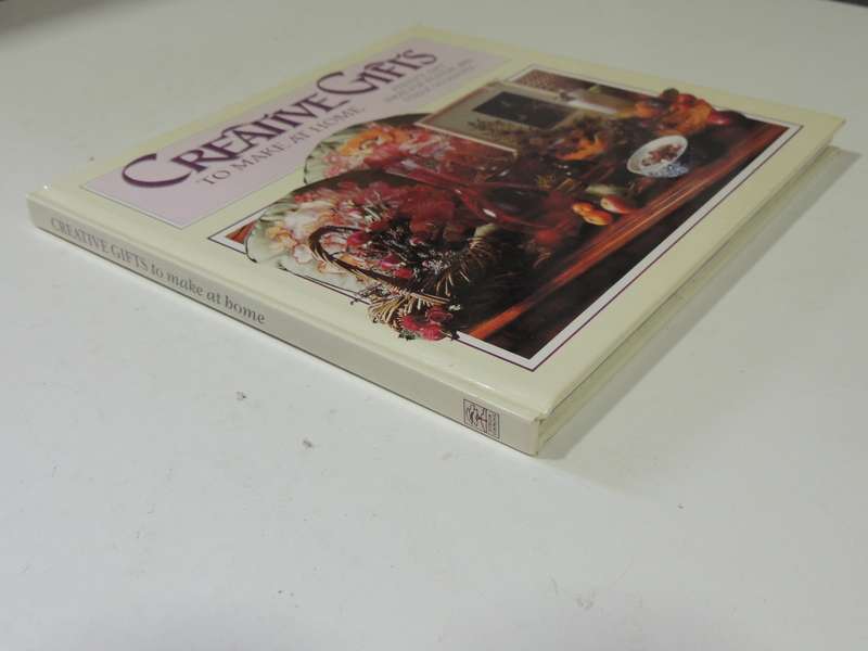 Creative Gifts To Make At Home - Annette Claxton, Mary Lawrence & Cheryl Owen