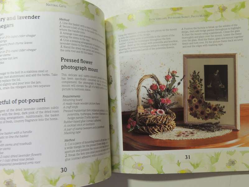 Creative Gifts To Make At Home - Annette Claxton, Mary Lawrence & Cheryl Owen