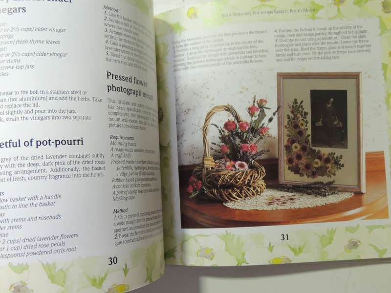 Creative Gifts To Make At Home - Annette Claxton, Mary Lawrence & Cheryl Owen