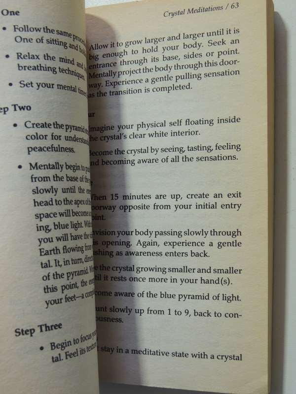 Crystal Awareness (Llewellyn's New Age) - Catherine Bowman
