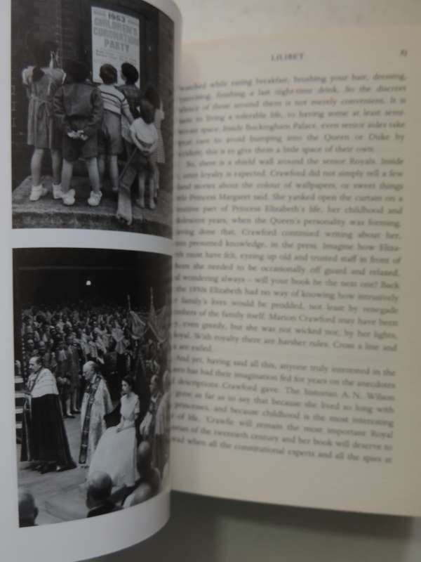 The Diamond Queen: Elizabeth II And Her People - Andrew Marr