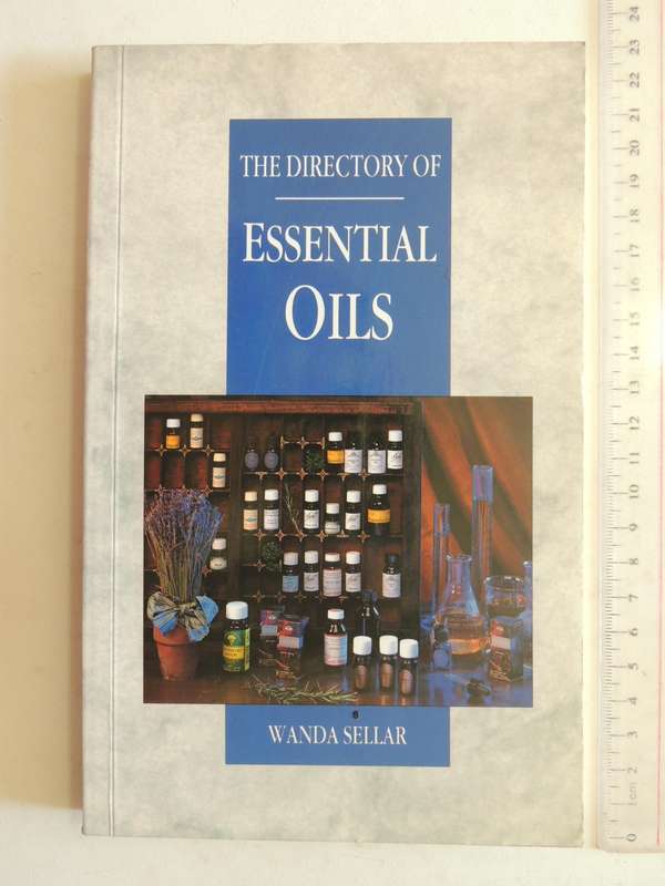 The Directory Of Essential Oils - Wanda Sellar