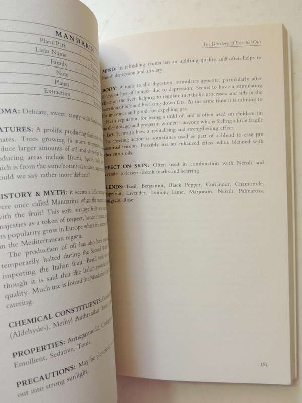 The Directory Of Essential Oils - Wanda Sellar