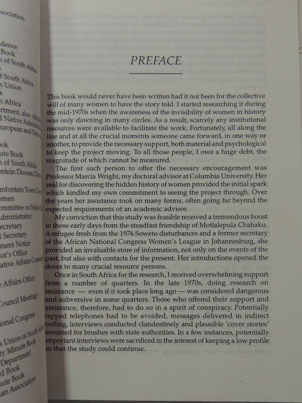 We Now Demand!: The History Of Women's Resistance To Pass Laws In South Africa - Julia C Wells