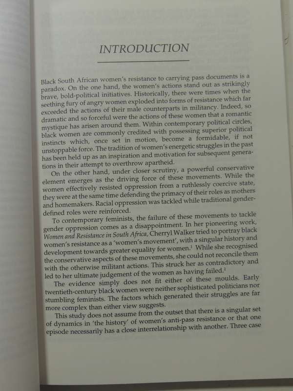 We Now Demand!: The History Of Women's Resistance To Pass Laws In South Africa - Julia C Wells