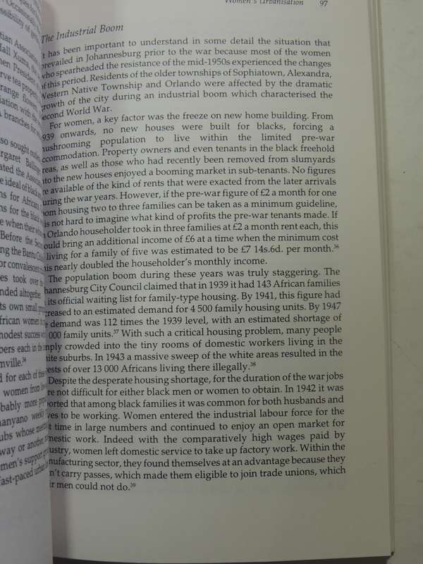 We Now Demand!: The History Of Women's Resistance To Pass Laws In South Africa - Julia C Wells