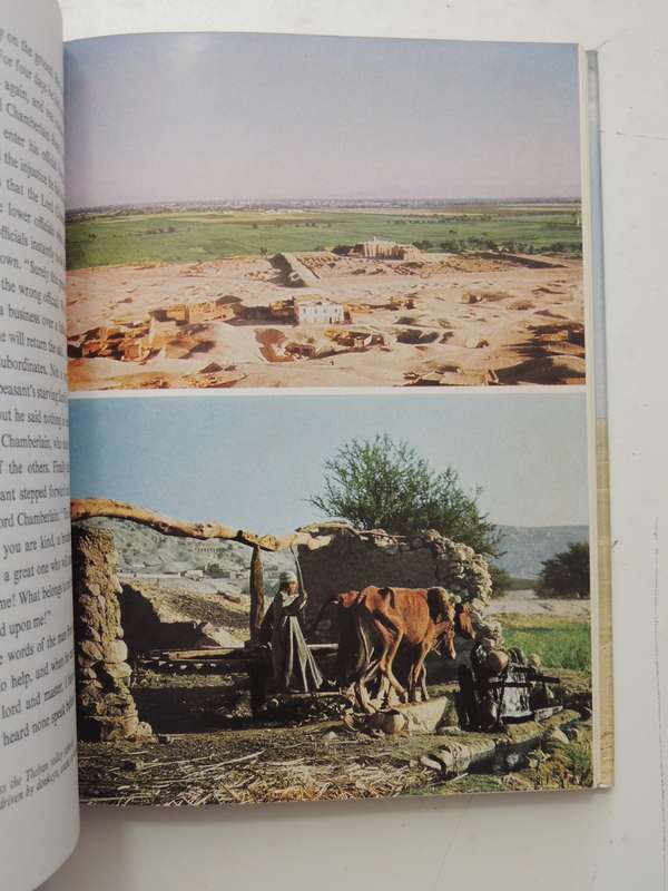 The World of the Pharaohs - Hans Baumann