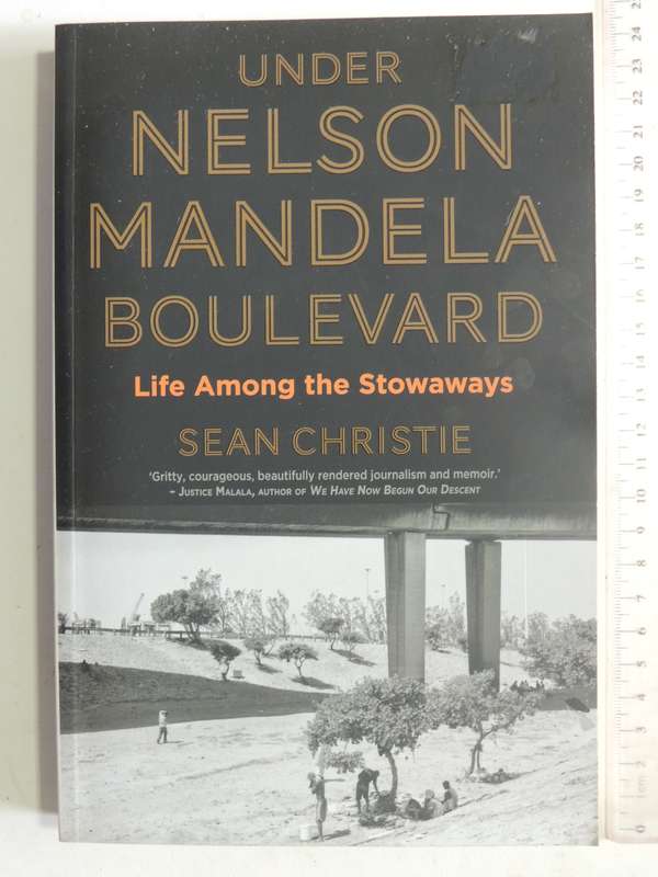 Under Nelson Mandela Boulevard: Life Among The Stowaways - Sean Christie