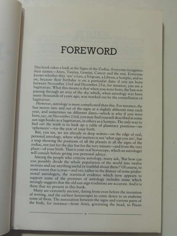 Life Signs - An Astrological Guide to the Way we Live - Julia & Derek Parker