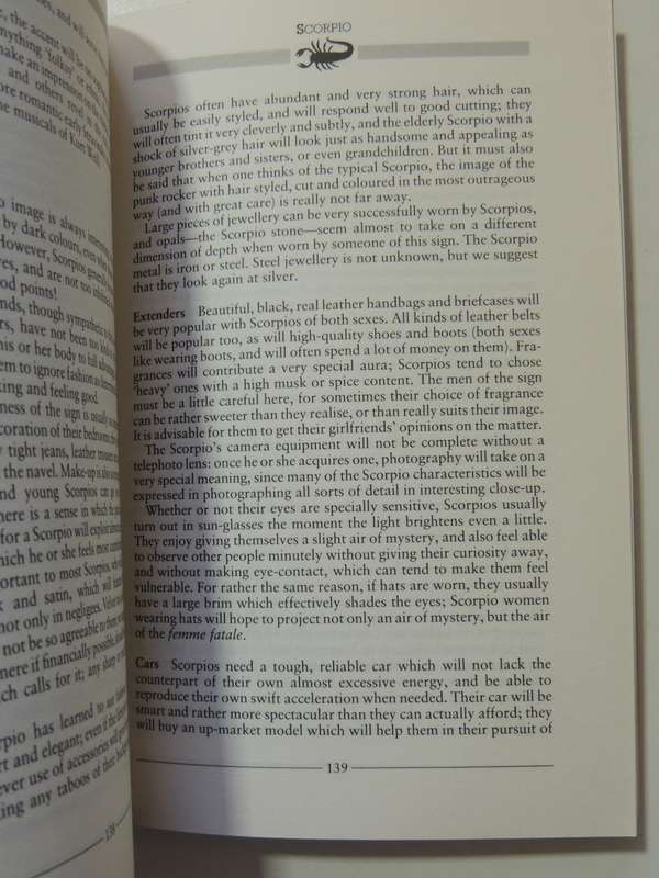 Life Signs - An Astrological Guide to the Way we Live - Julia & Derek Parker