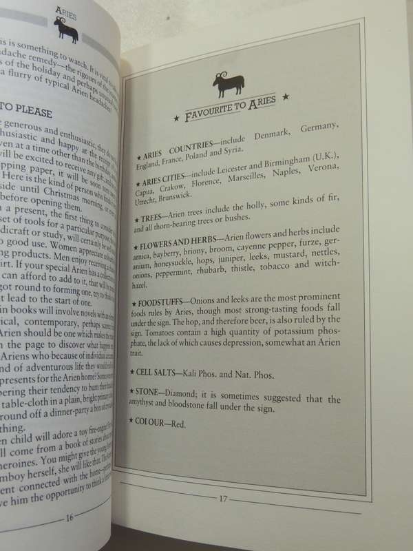 Life Signs - An Astrological Guide to the Way we Live - Julia & Derek Parker