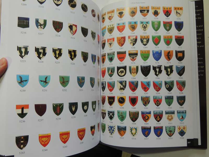 Border War badges a guide to SA Military & Police badges 1964-1994 -  Andrew Ross Dinnes  NEW!