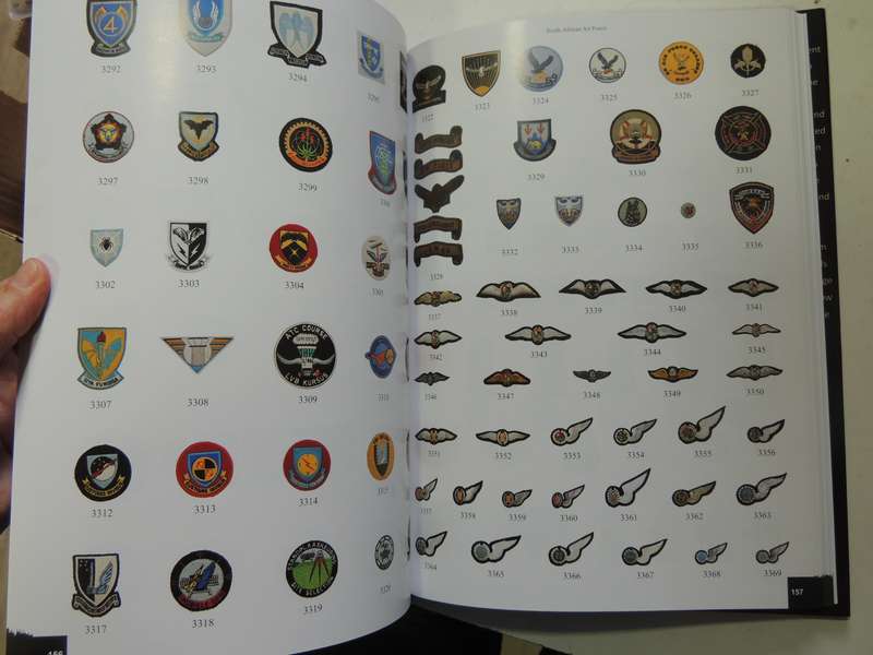 Border War badges a guide to SA Military & Police badges 1964-1994 -  Andrew Ross Dinnes  NEW!
