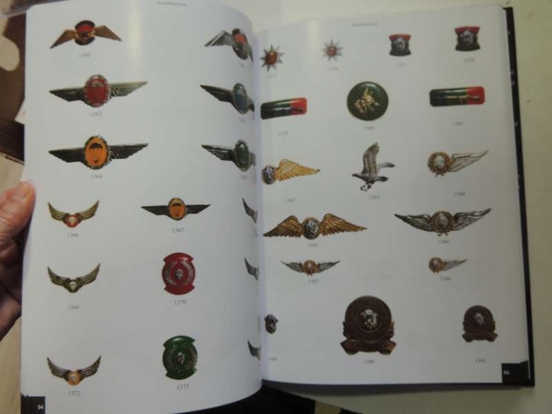 Border War badges a guide to SA Military & Police badges 1964-1994 -  Andrew Ross Dinnes  NEW!