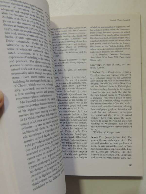 The Penguin Dictionary Of Architecture And Landscape Architecture (5th Ed) Fleming, Honour & Pevsner
