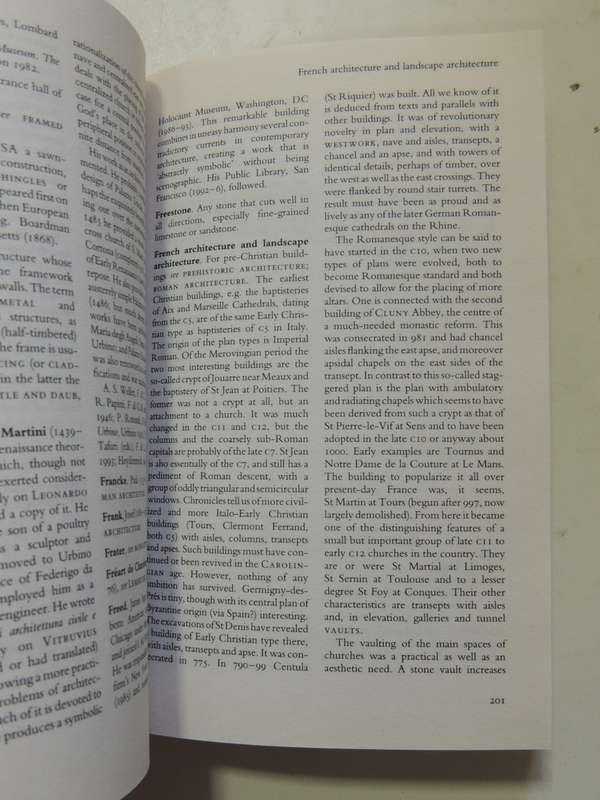 The Penguin Dictionary Of Architecture And Landscape Architecture (5th Ed) Fleming, Honour & Pevsner