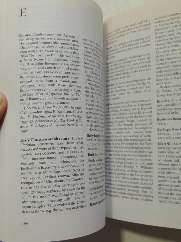 The Penguin Dictionary Of Architecture And Landscape Architecture (5th Ed) Fleming, Honour & Pevsner