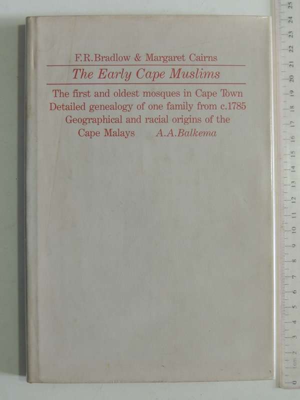 The Early Cape Muslims: A Study Of Their Mosques, Genealogy & Origins Frank R Bradlow, M Cairns