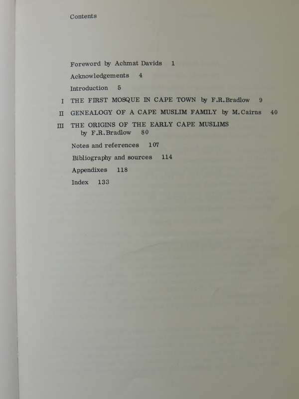 The Early Cape Muslims: A Study Of Their Mosques, Genealogy & Origins Frank R Bradlow, M Cairns