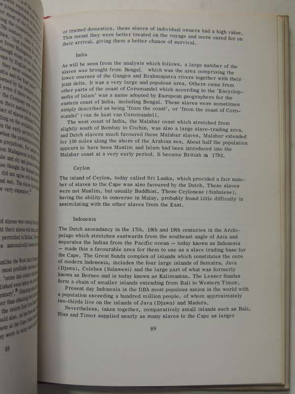 The Early Cape Muslims: A Study Of Their Mosques, Genealogy & Origins Frank R Bradlow, M Cairns