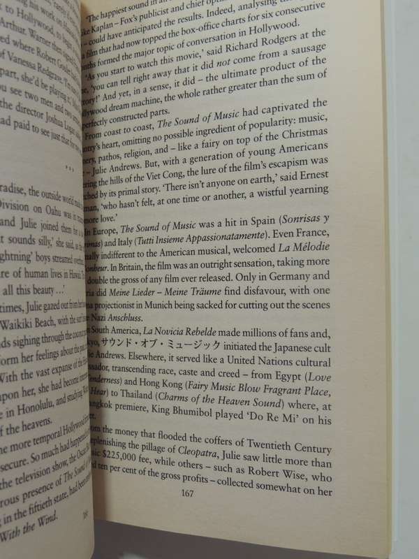 Julie Andrews - An Intimate Biography- Richard Stirling