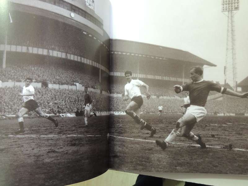 The Official Manchester United Illustrated History - Adam Bostock  2nd Edition Updated