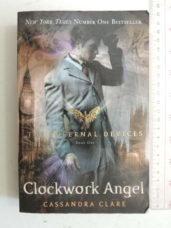 Clockwork Angel - The Infernal Devices Book 1 - Cassandra Clare