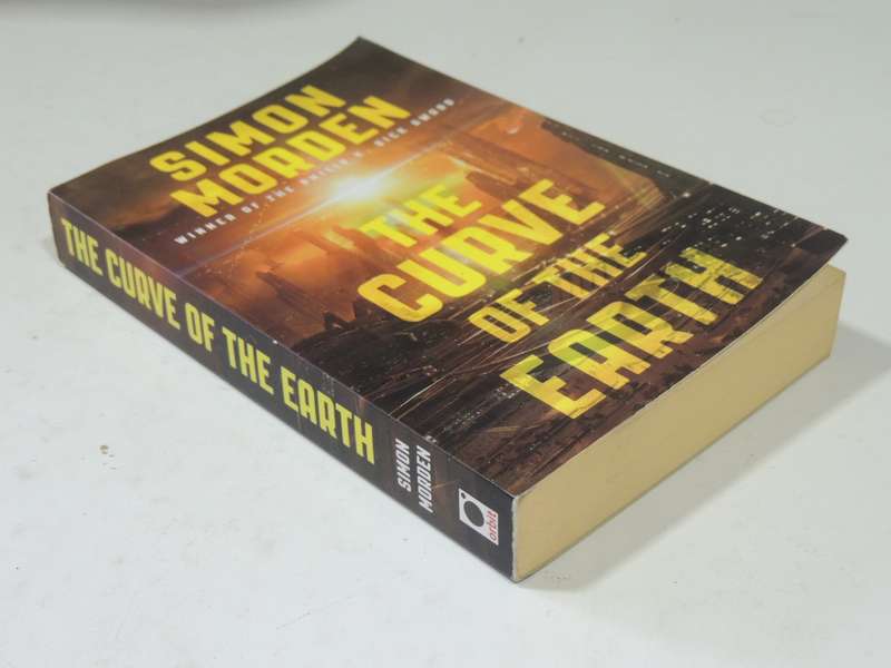The Curve Of The Earth - Simon Morden