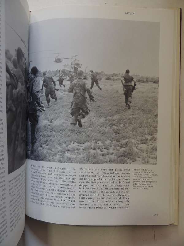 Assault From The Sky: A History Of Airborne Warfare- John Weeks