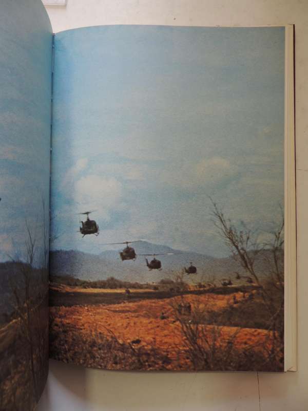 Assault From The Sky: A History Of Airborne Warfare- John Weeks