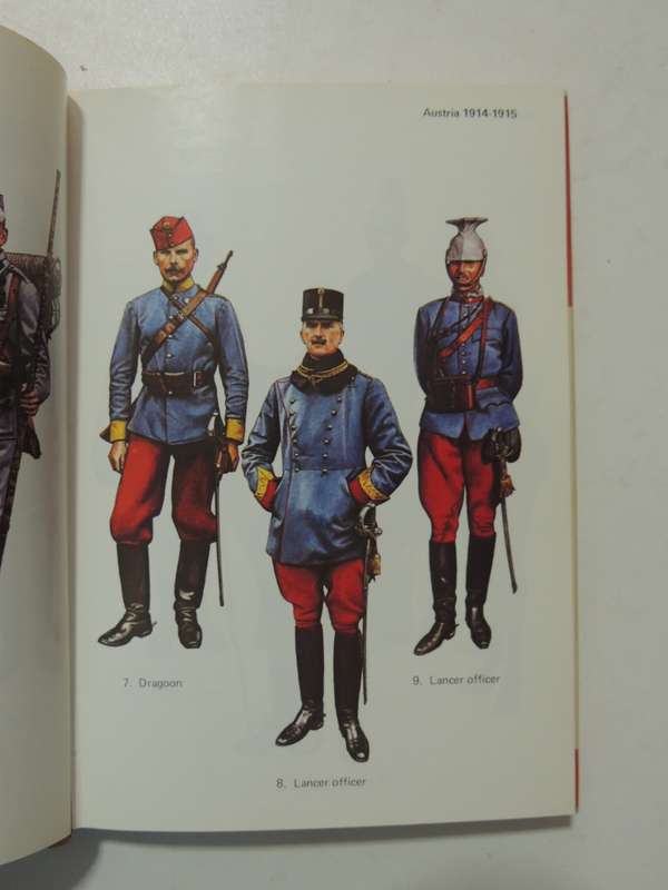 Army Uniforms Of World War 1 - Andrew Mollo & Pierre Turner
