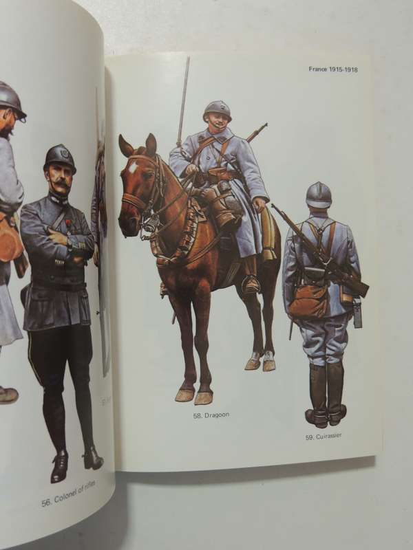 Army Uniforms Of World War 1 - Andrew Mollo & Pierre Turner