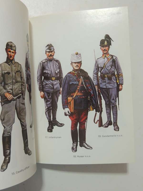 Army Uniforms Of World War 1 - Andrew Mollo & Pierre Turner