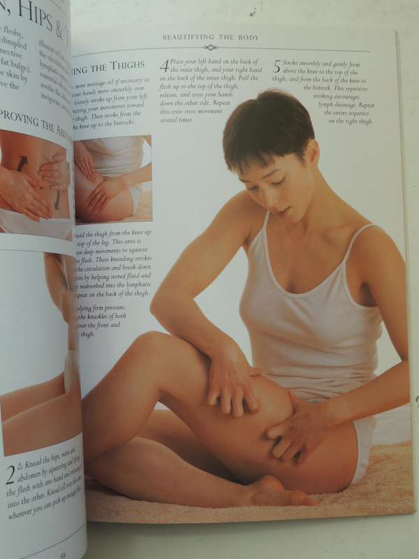 Aromatherapy Massage Book: A Practical Illustrated Guide To Massage With Essential Oils Clare Maxwel