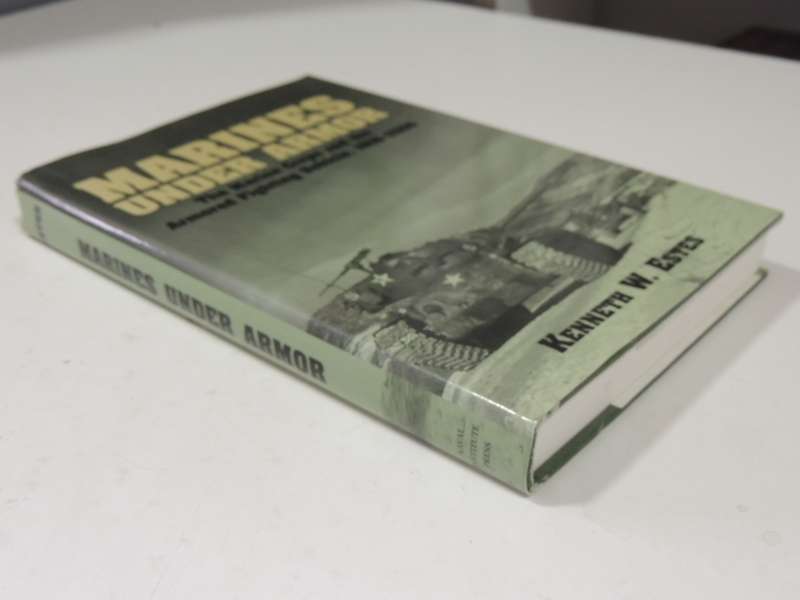 Marines Under Armor: The Marine Corps And The Armored Fighting Vehicle, 1916-2000 - Kenneth W. Estes